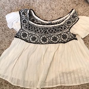 AMERICAN EAGLE EMBROIDERED BLOUSE